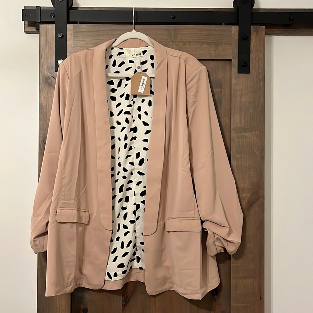 Kori Plus blush pink taupe jacket blazer light weight 3/4 ruched sleeve Leopard